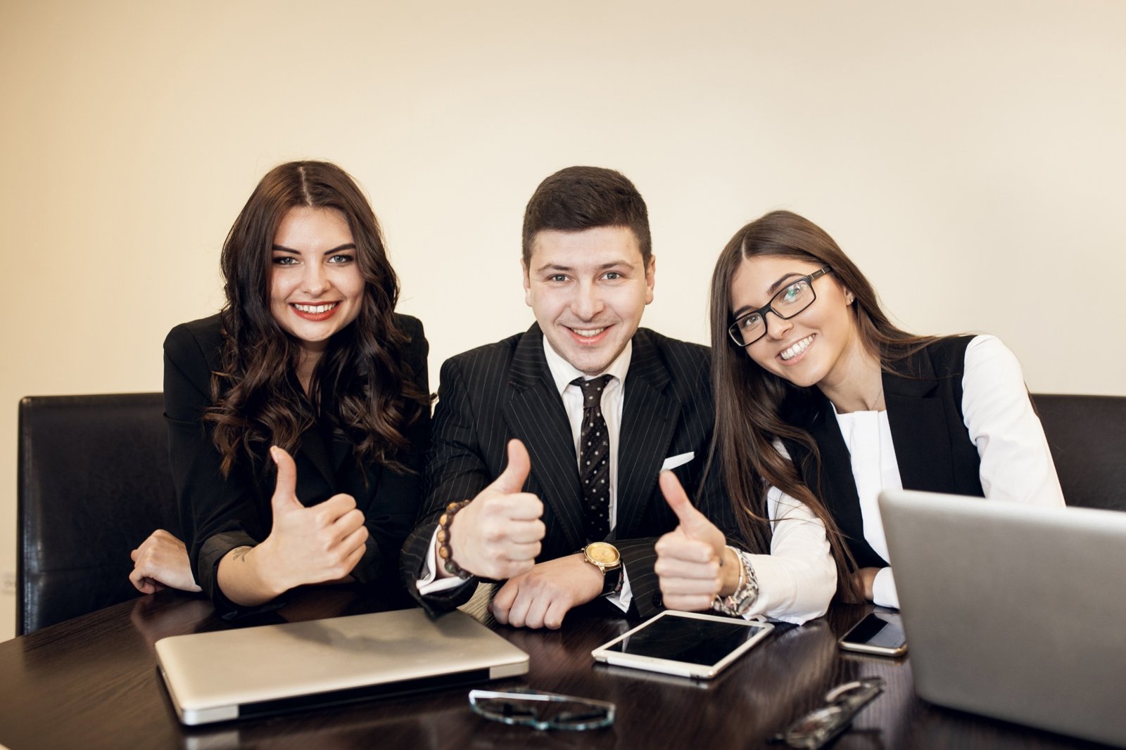 office-discussion-busines-group-business